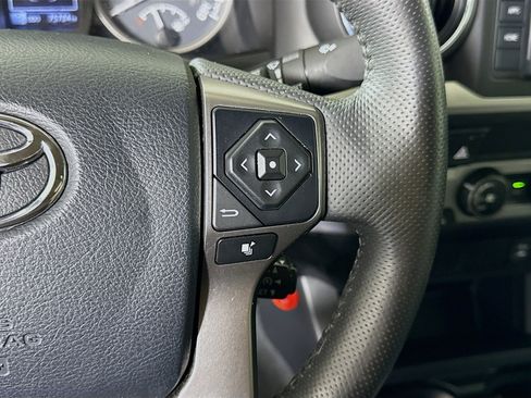 Used 2016 Toyota Tacoma SR5 w/ Towing Package image 15