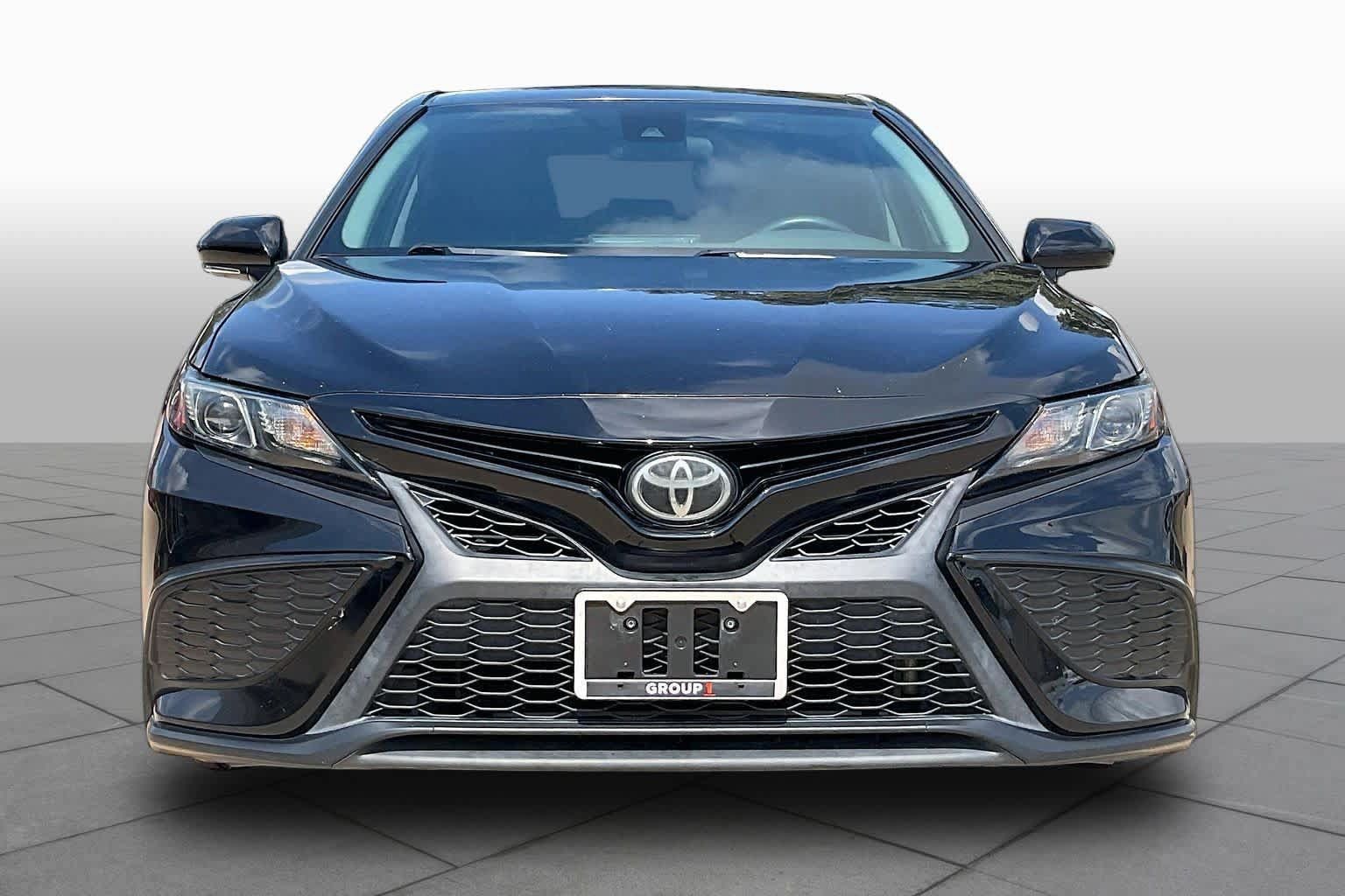 Used 2022 Toyota Camry SE FWD image 4