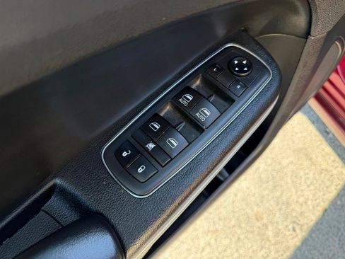 Used 2019 Chrysler 300 S w/ 300S Premium Group RWD image 27