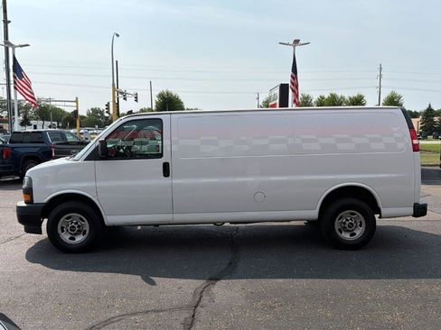 Used 2019 GMC Savana 2500 Extended w/ Driver Convenience Package RWD image 4