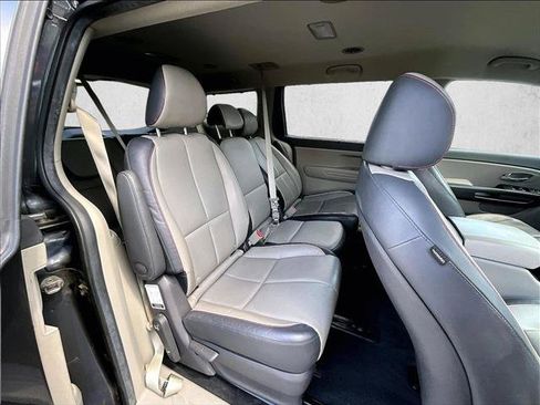 Used 2017 Kia Sedona LX w/ LX Essentials Premium Package FWD image 26