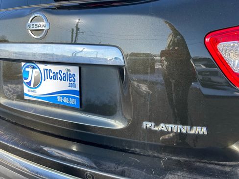 Used 2017 Nissan Pathfinder Platinum w/ Family Entertainment Package image 6