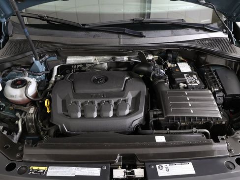Used 2019 Volkswagen Tiguan SE w/ Panoramic Sunroof Package image 19