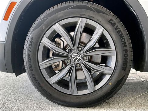 Used 2022 Volkswagen Tiguan SE image 11