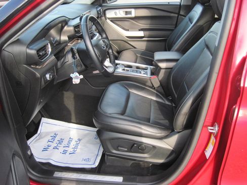 Used 2022 Ford Explorer Limited w/ Equipment Group 301A image 12