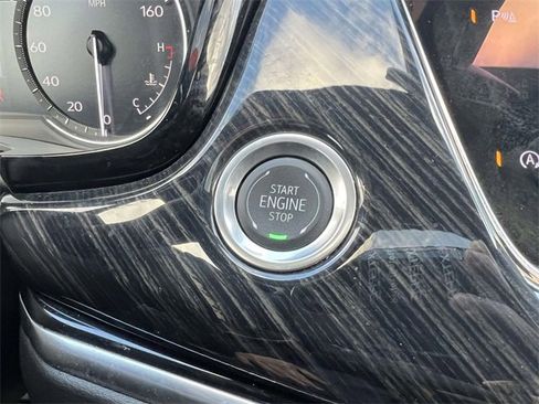 Used 2025 Cadillac XT6 Premium Luxury image 32