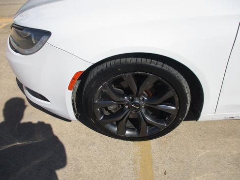 Used 2015 Chrysler 200 S w/ Navigation & Sound Group I FWD image 3