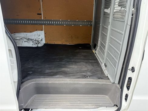 Used 2013 Nissan NV 2500 SV RWD image 22