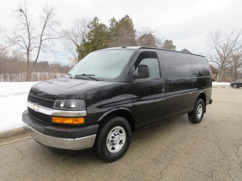 Used 2018 Chevrolet Express 2500 w/ Driver Convenience Package image 26
