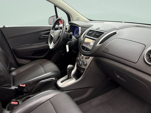 Used 2016 Chevrolet Trax LT w/ LT Sun and Sound Package FWD image 19