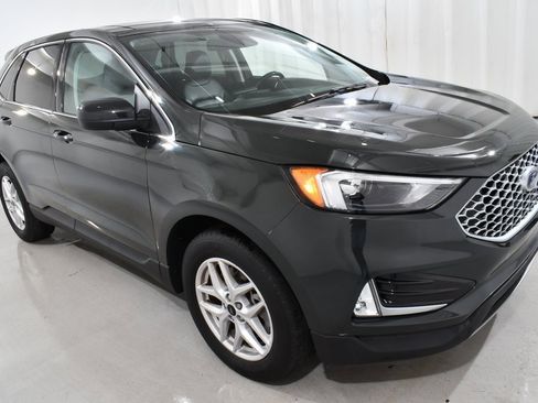 Used 2023 Ford Edge SEL w/ Convenience Package image 5