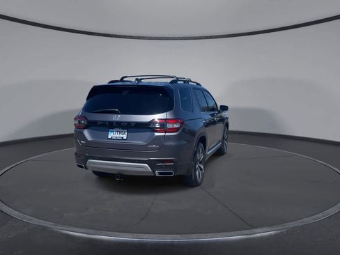 Used 2025 Honda Pilot Touring image 8