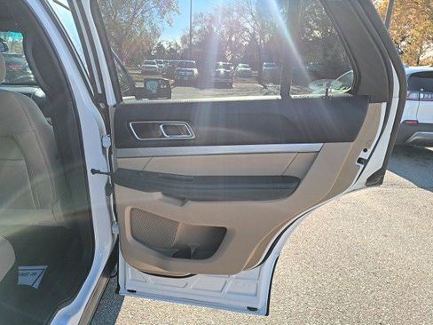 Used 2016 Ford Explorer XLT w/ Equipment Group 201A image 15