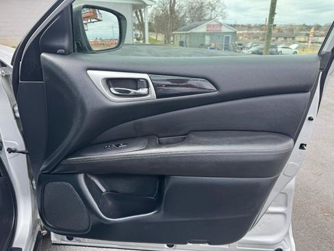Used 2020 Nissan Pathfinder SV image 22
