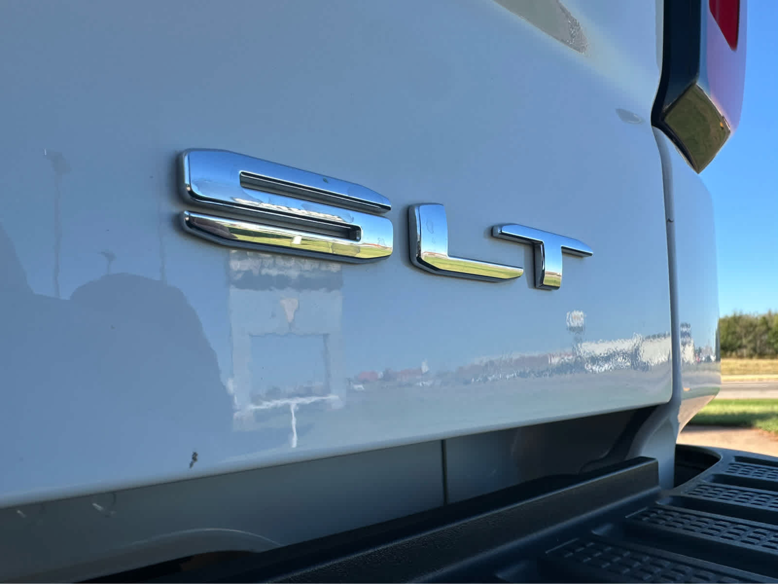 Used 2025 GMC Sierra 1500 SLT w/ SLT Premium Package AWD/4WD image 10