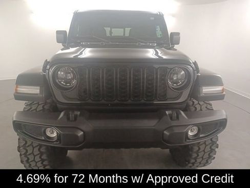 Used 2024 Jeep Gladiator Sport AWD/4WD image 2
