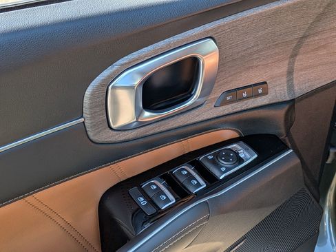 Used 2023 Kia Sorento SX Prestige AWD/4WD image 9