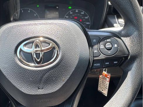 Used 2024 Toyota Corolla LE FWD image 11