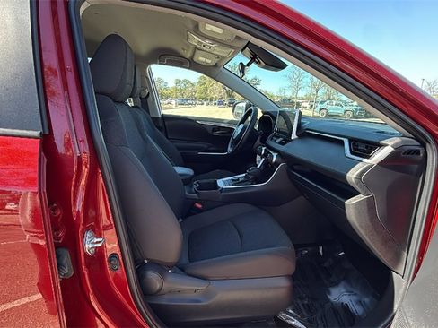 Certified 2025 Toyota RAV4 LE image 36