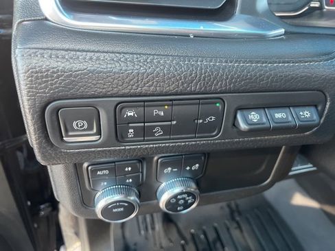 Used 2021 GMC Yukon XL Denali image 15