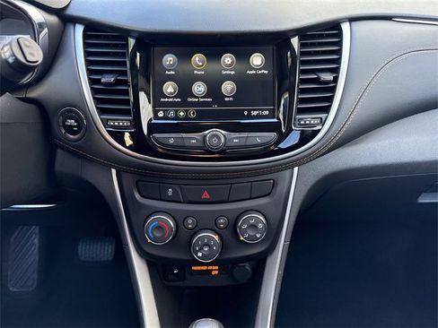 Used 2019 Chevrolet Trax LT w/ LT Convenience Package image 16