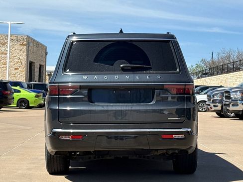 Used 2024 Jeep Wagoneer Series II w/ Flexible Seating Group image 7
