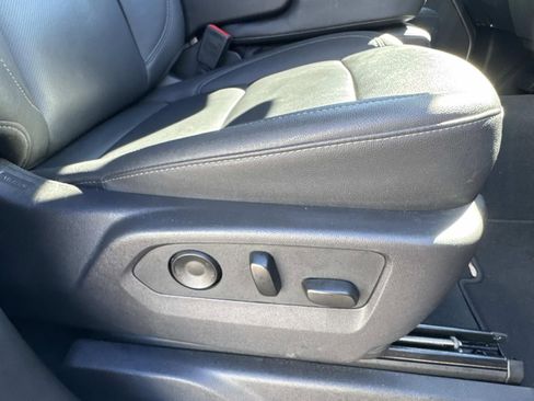 Used 2025 GMC Sierra 1500 SLT image 13