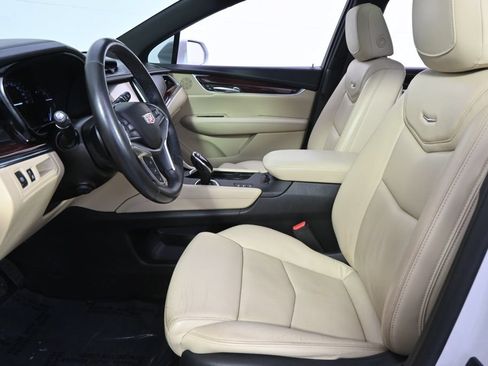 Used 2018 Cadillac XT5 Luxury w/ Driver Awareness Package AWD/4WD image 13