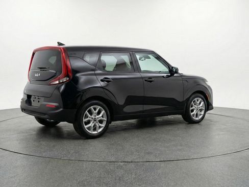 Used 2025 Kia Soul LX w/ LX Technology Package FWD image 9