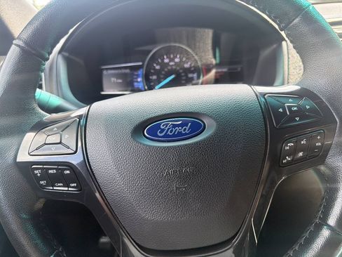 Used 2017 Ford Explorer XLT w/ Equipment Group 202A AWD/4WD image 21