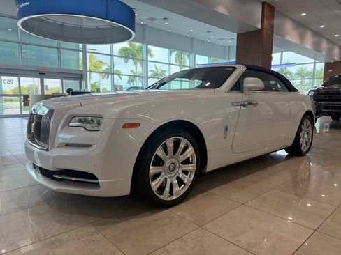 Used 2017 Rolls-Royce Dawn RWD image 3