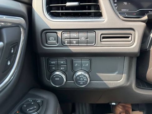 Certified 2023 GMC Yukon XL SLT w/ SLT Premium Package AWD/4WD image 28