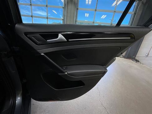 Used 2015 Volkswagen Golf TDI SEL image 21