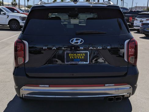 Used 2023 Hyundai Palisade Calligraphy FWD image 3