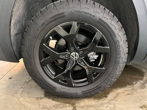 Certified 2024 Volkswagen Atlas Peak Edition SE image 32