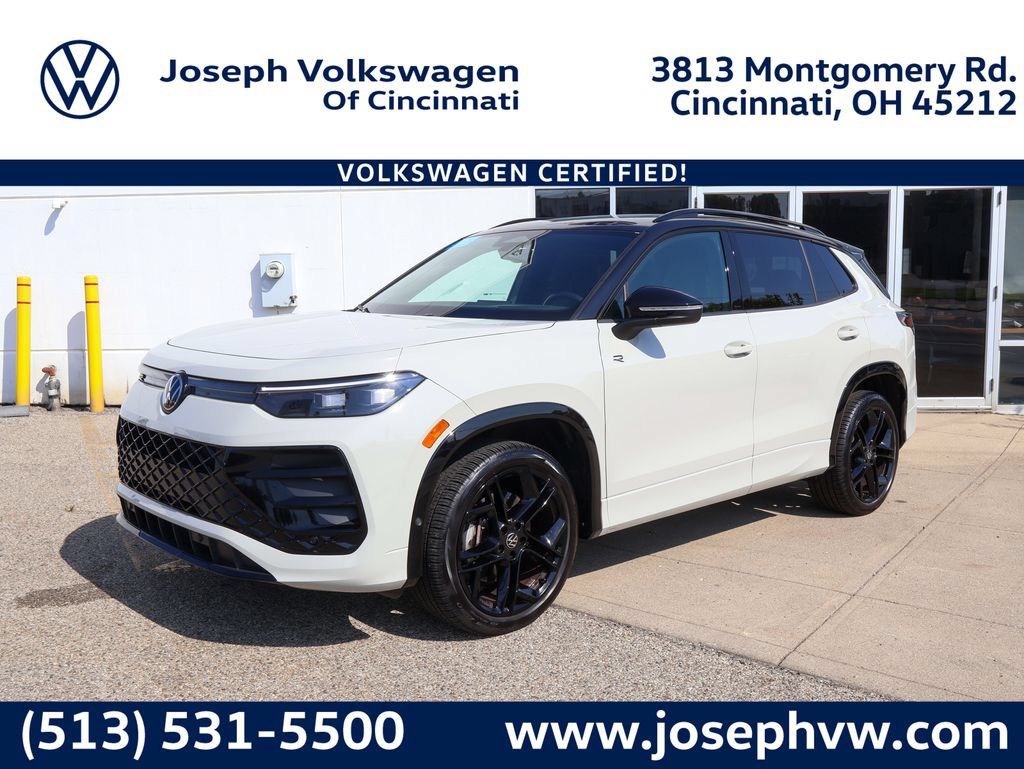 Used 2025 Volkswagen Tiguan SE R-Line AWD/4WD image 1