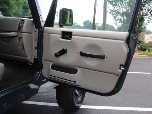 Used 2006 Jeep Wrangler X w/ Tire & Wheel Group (Ecco) AWD/4WD image 99