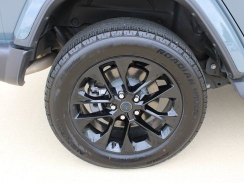 Used 2025 Jeep Wrangler Unlimited Sahara AWD/4WD image 13