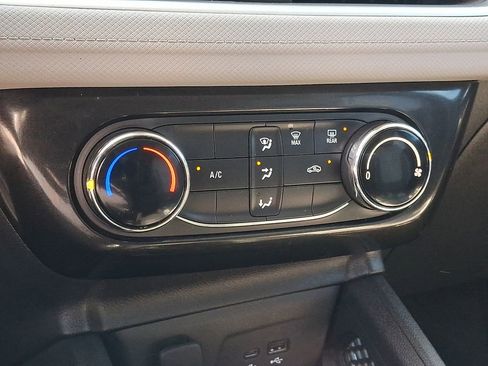 Used 2025 Chevrolet TrailBlazer LT AWD/4WD image 15