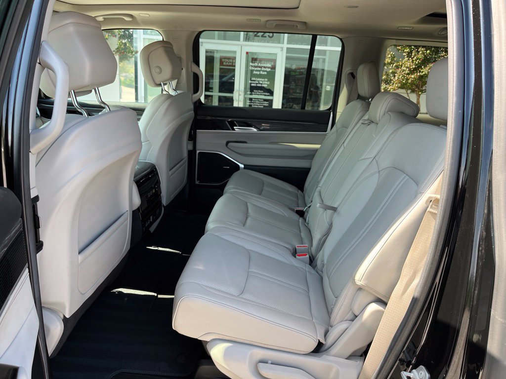 Used 2022 Jeep Wagoneer Series II w/ Premium Group I AWD/4WD image 15