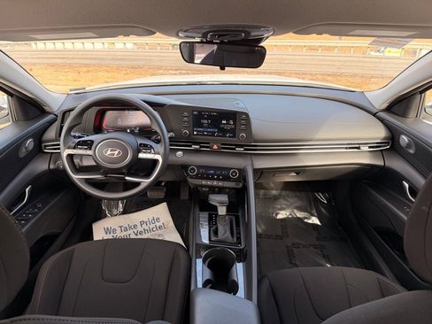Used 2025 Hyundai Elantra Hybrid FWD image 24