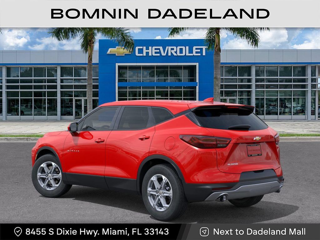 New 2025 Chevrolet Blazer LT FWD image 4