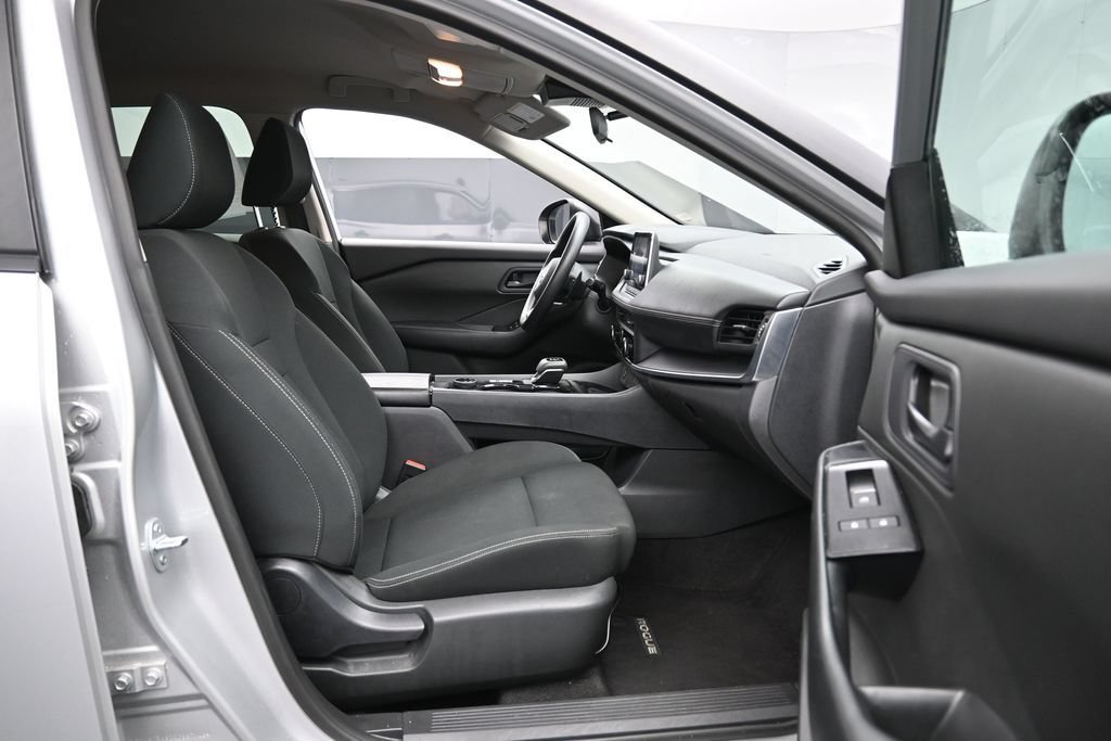 Used 2024 Nissan Rogue S AWD/4WD image 27