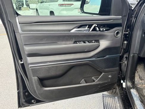 New 2026 Jeep Grand Wagoneer Summit AWD/4WD image 11