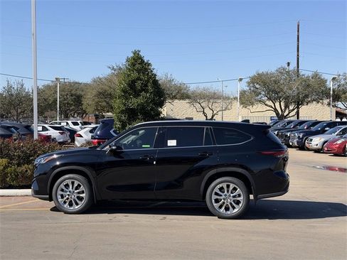 New 2026 Toyota Highlander Limited image 4