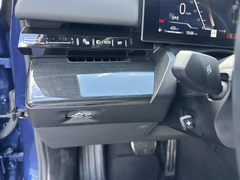 Certified 2025 BMW 530i w/ M Sport Package image 31