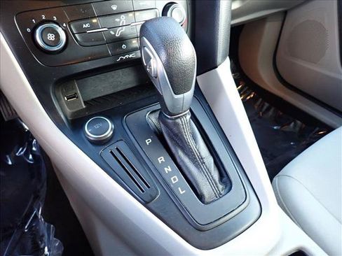 Used 2017 Ford Focus SE FWD image 15