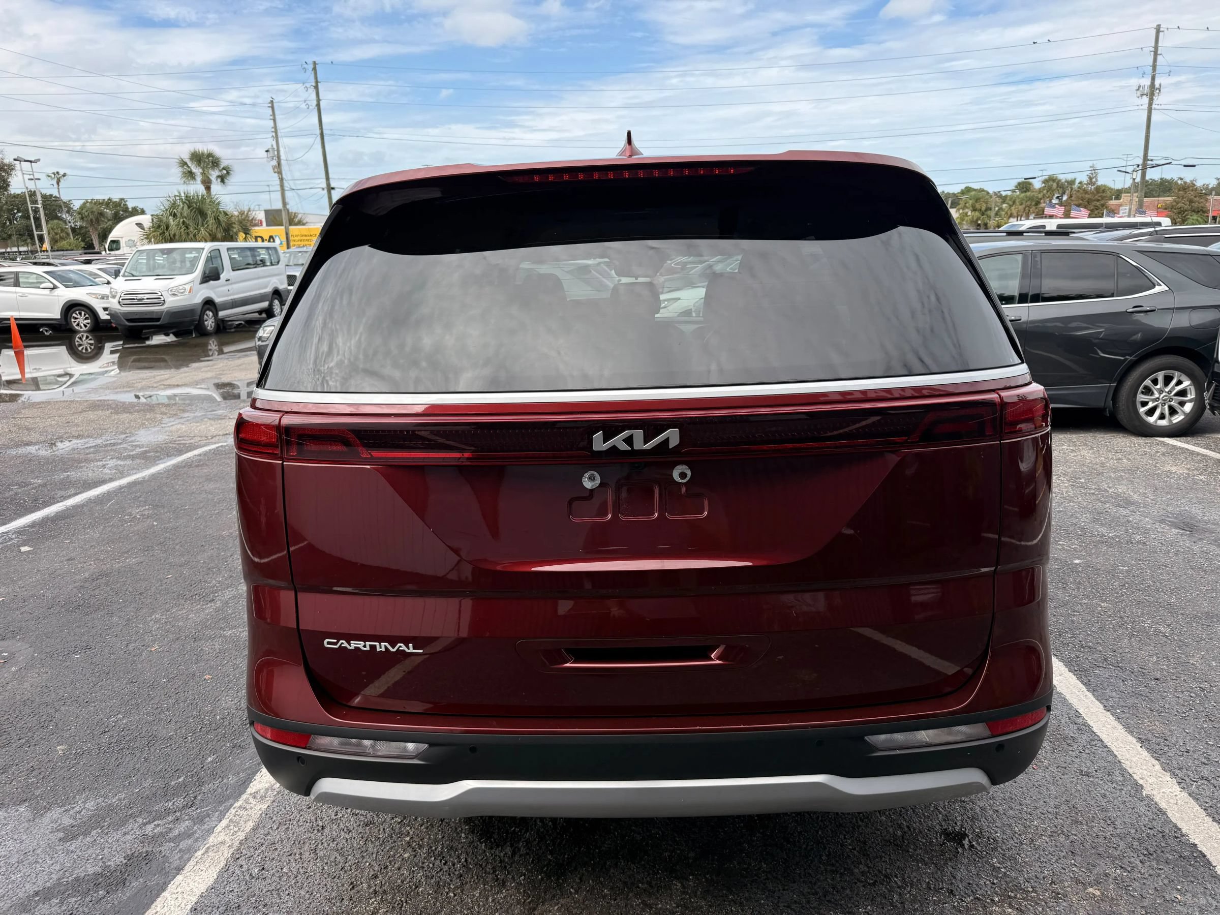 Used 2023 Kia Carnival LX FWD image 5