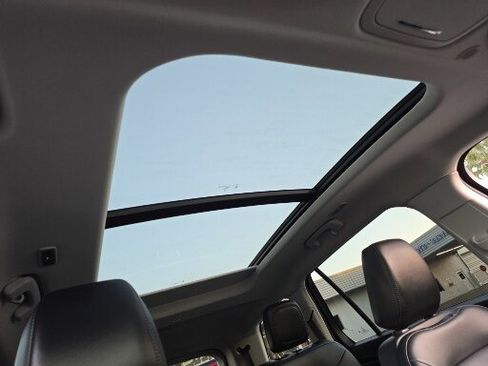 Used 2025 Lincoln Aviator 2WD image 19