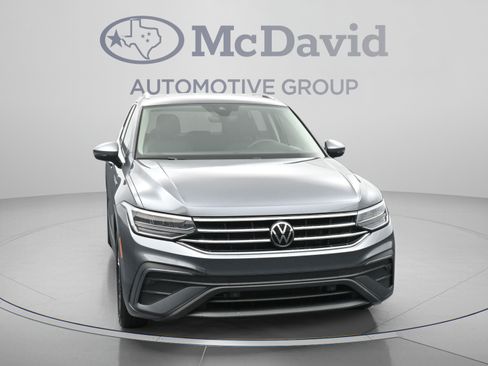 Used 2023 Volkswagen Tiguan SE FWD image 2